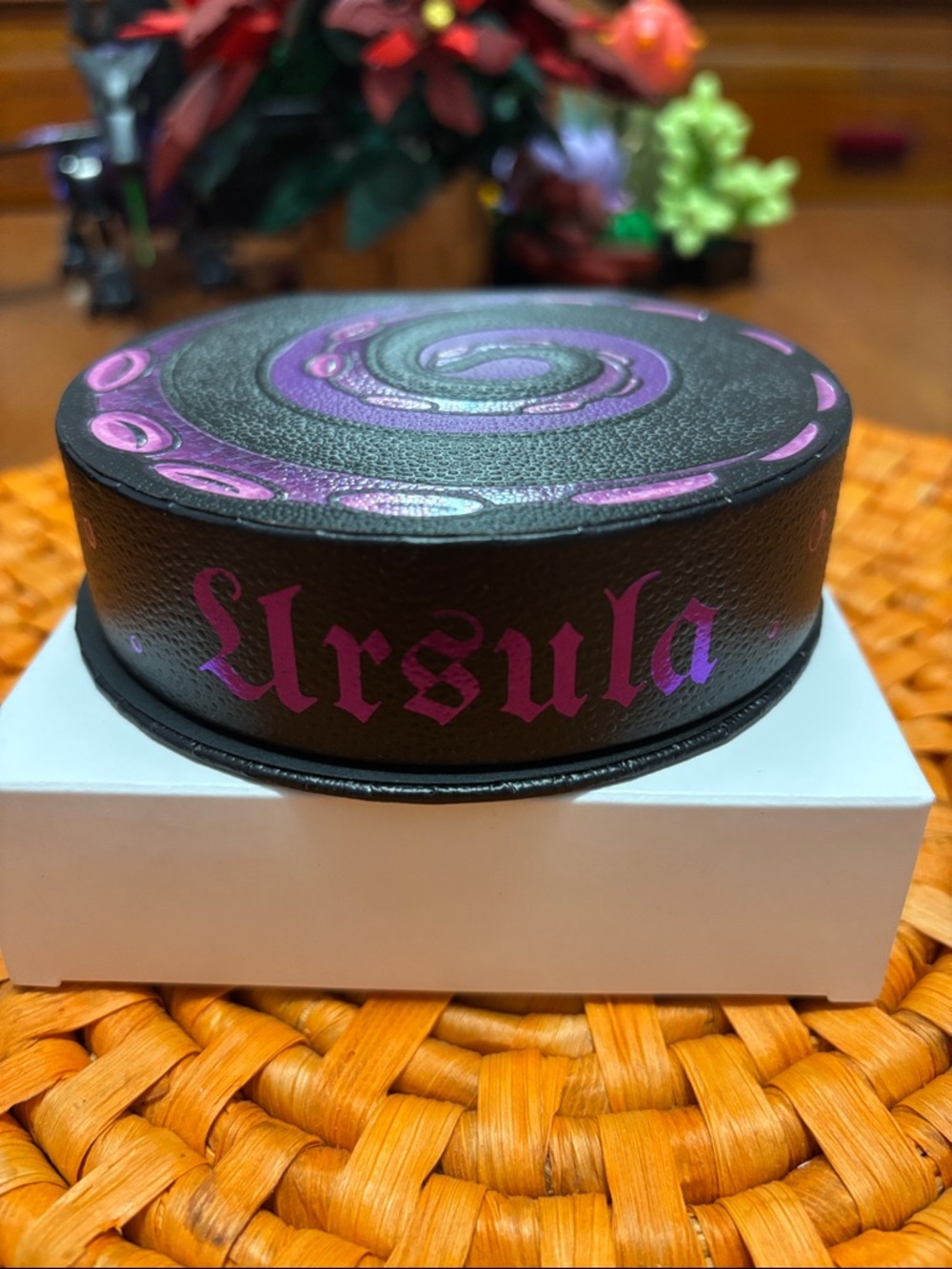 Besame Cosmetics Ursula's Shell Compact Highlighter - Picture 6 of 13